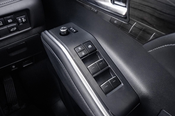 2024 Toyota KLUGER HYBRID AWD GRANDE image 15