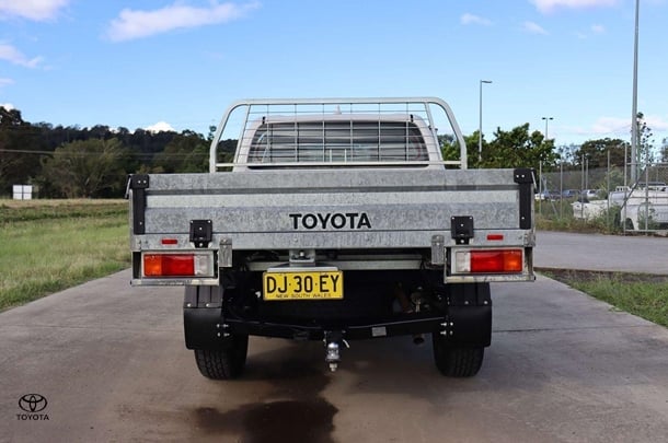 2023 Toyota Hilux 4x4 SR image 5