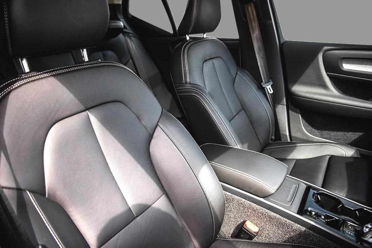 2024 Volvo XC40 Ultra B4 Dark Auto AWD MY25 image 8