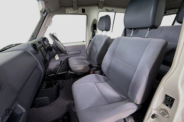 2021 Toyota LANDCRUISER MILITARY GXL image 20