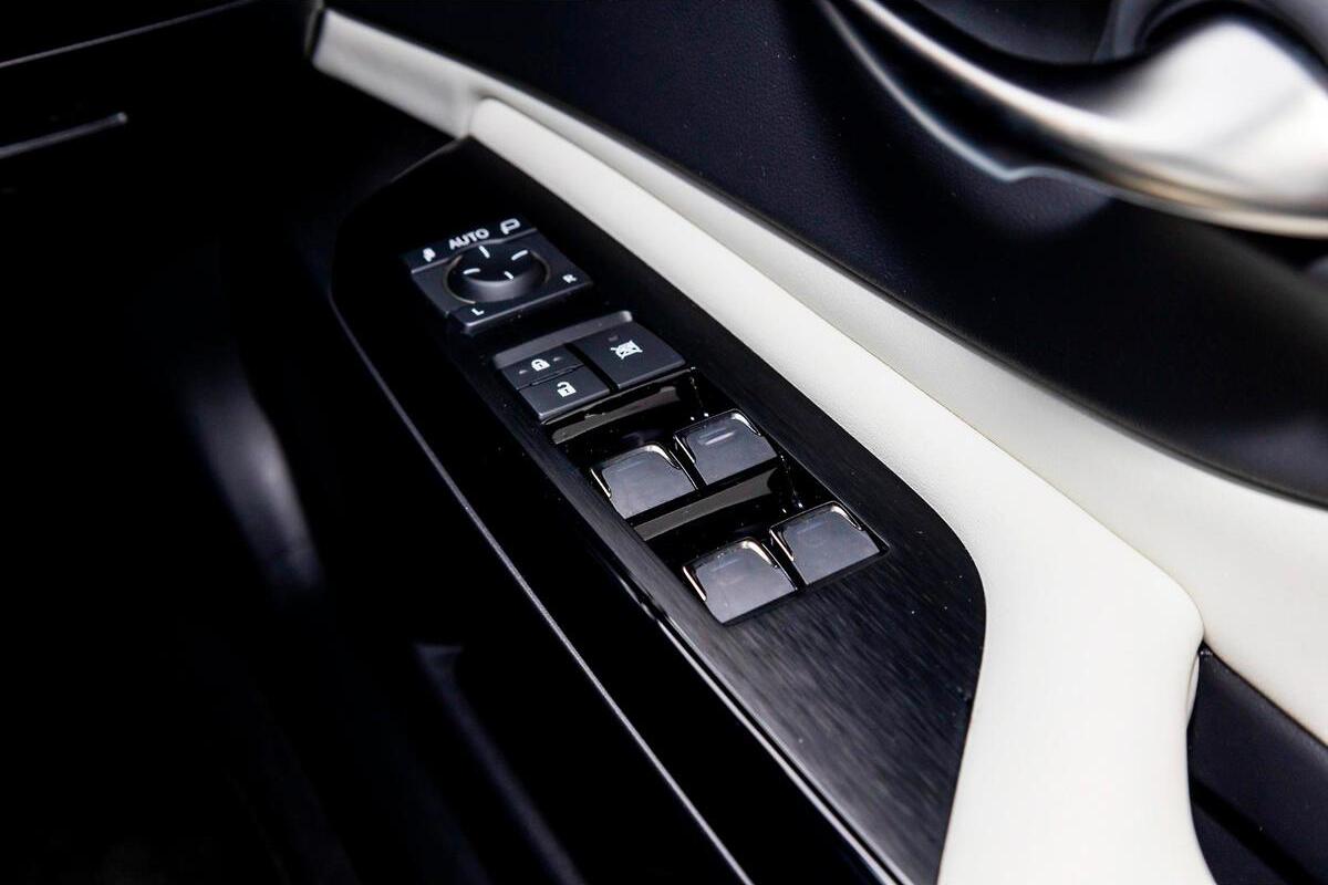 2024 Lexus ES ES300h F Sport Auto image 16