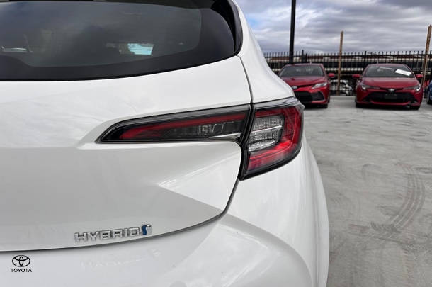 2022 Toyota Corolla Hatch Hybrid Ascent Sport image 9