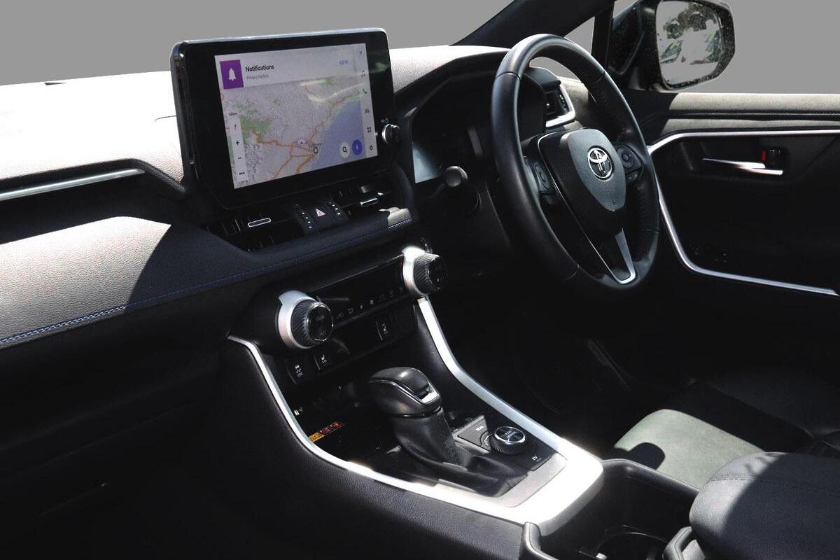 2024 Toyota RAV4 XSE Auto eFour image 7