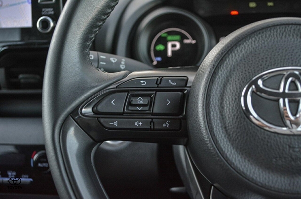 2023 Toyota Yaris Cross Hybrid GXL image 13