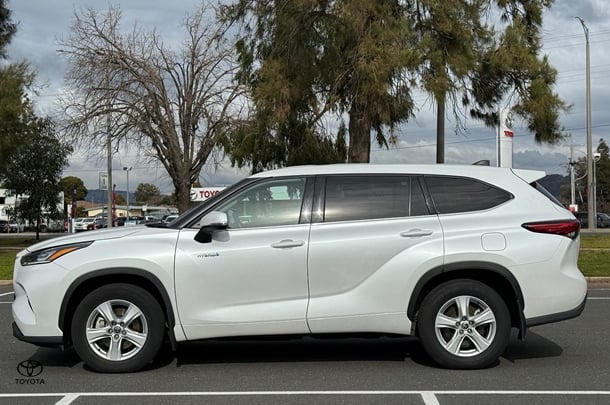 2022 Toyota KLUGER HYBRID GX AWD image 4