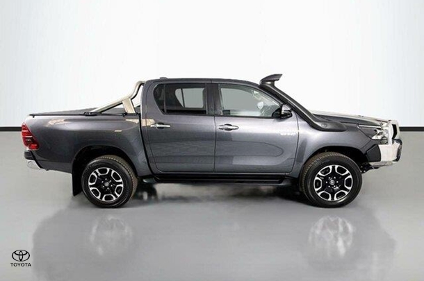 2022 Toyota Hilux SR5 image 10