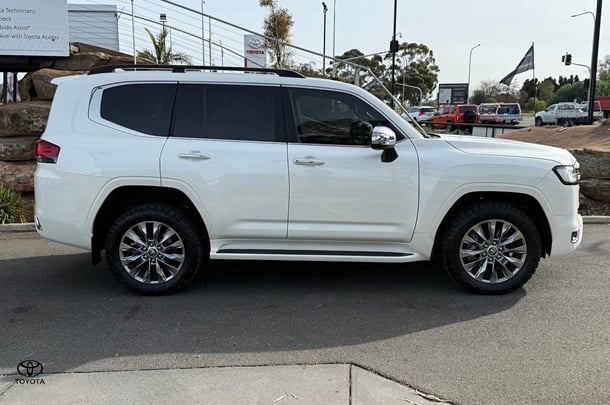 2022 Toyota Landcruiser Sahara ZX image 2