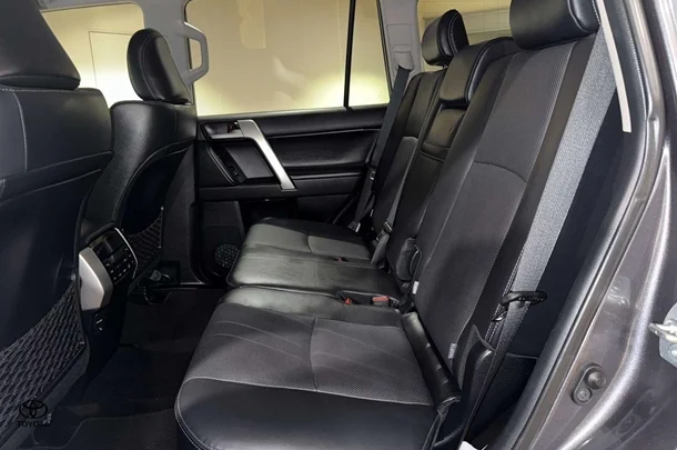 2022 Toyota Prado VX image 5