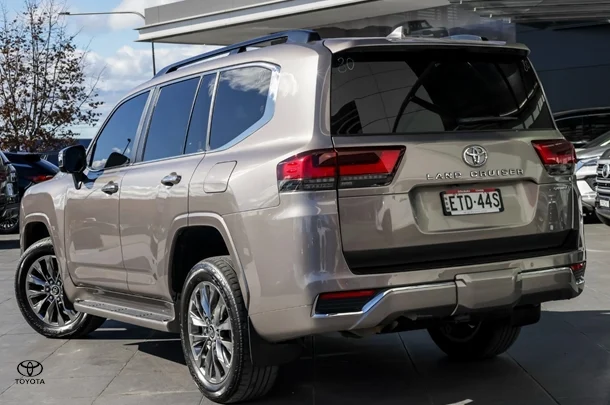 2022 Toyota LANDCRUISER Sahara ZX image 2