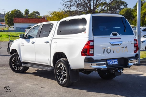 2023 Toyota HILUX SR5 image 2