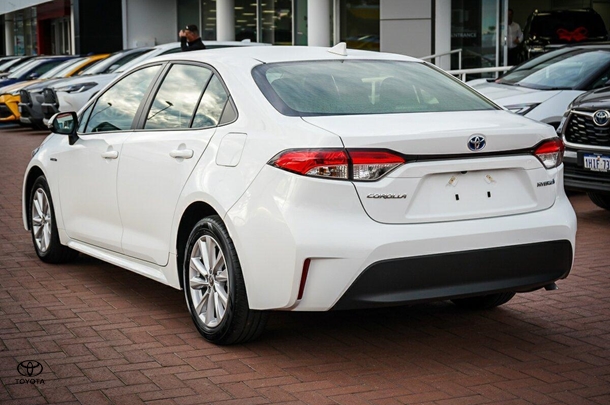 2024 Toyota Corolla Sedan Hybrid Ascent Sport image 6