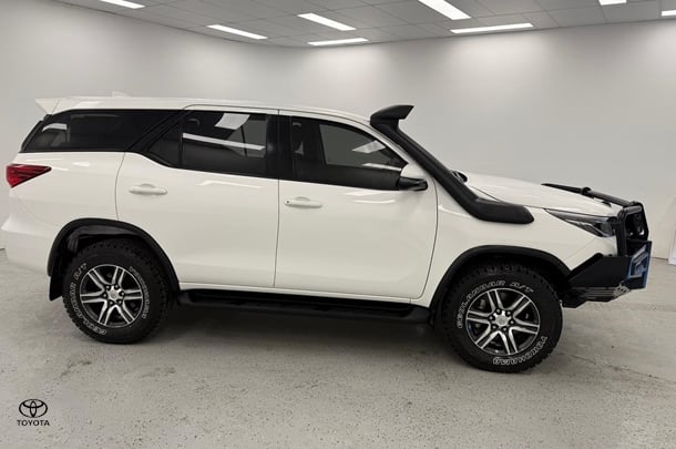 2022 Toyota Fortuner GX image 2