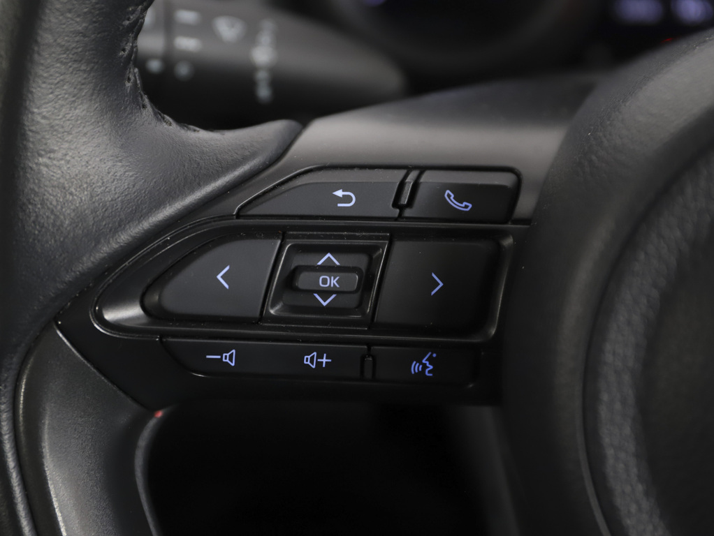 2020 Toyota Yaris Cross Hybrid GX image 10