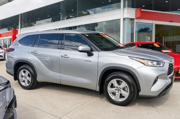 2021 Toyota KLUGER HYBRID GX AWD image 3