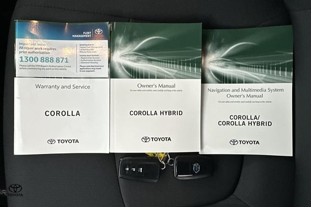 2022 Toyota Corolla Sedan Hybrid Ascent Sport image 5