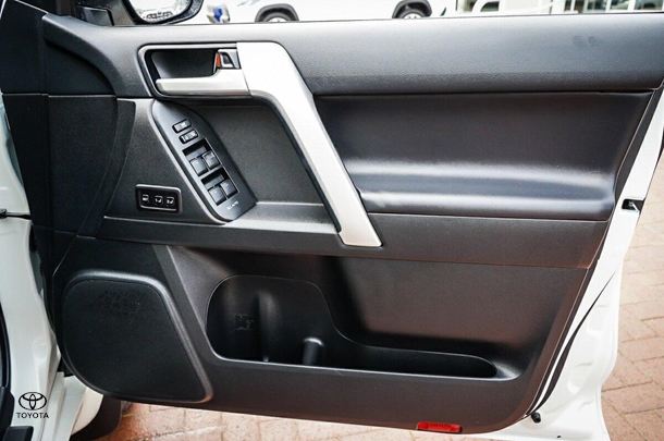2021 Toyota Prado Kakadu image 14