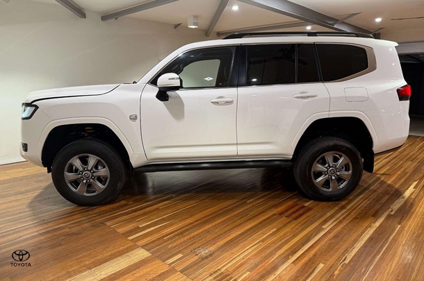 2022 Toyota Landcruiser VX image 6