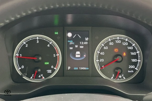 2019 Toyota Hiace LWB image 17