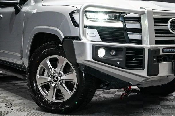 2023 Toyota Landcruiser VX image 2