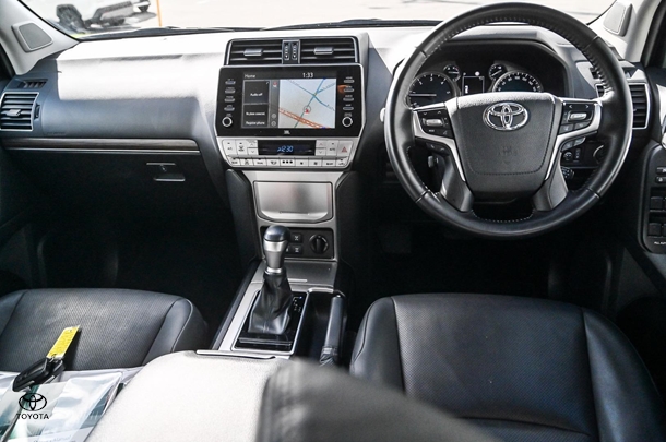 2023 Toyota Prado VX image 19