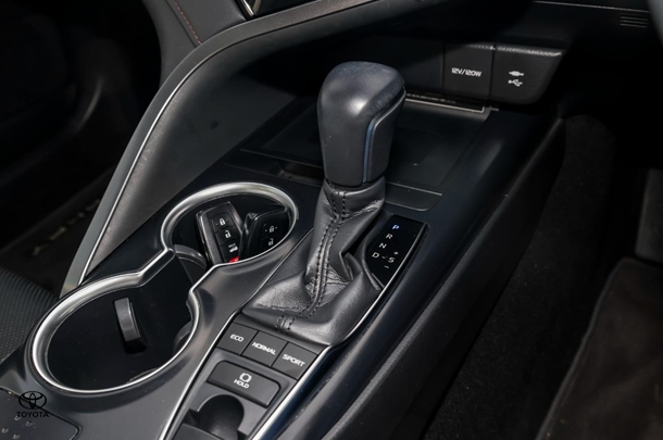 2018 Toyota CAMRY SL image 17