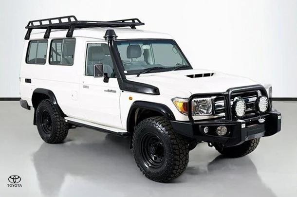 2021 Toyota LANDCRUISER MILITARY GXL image 1