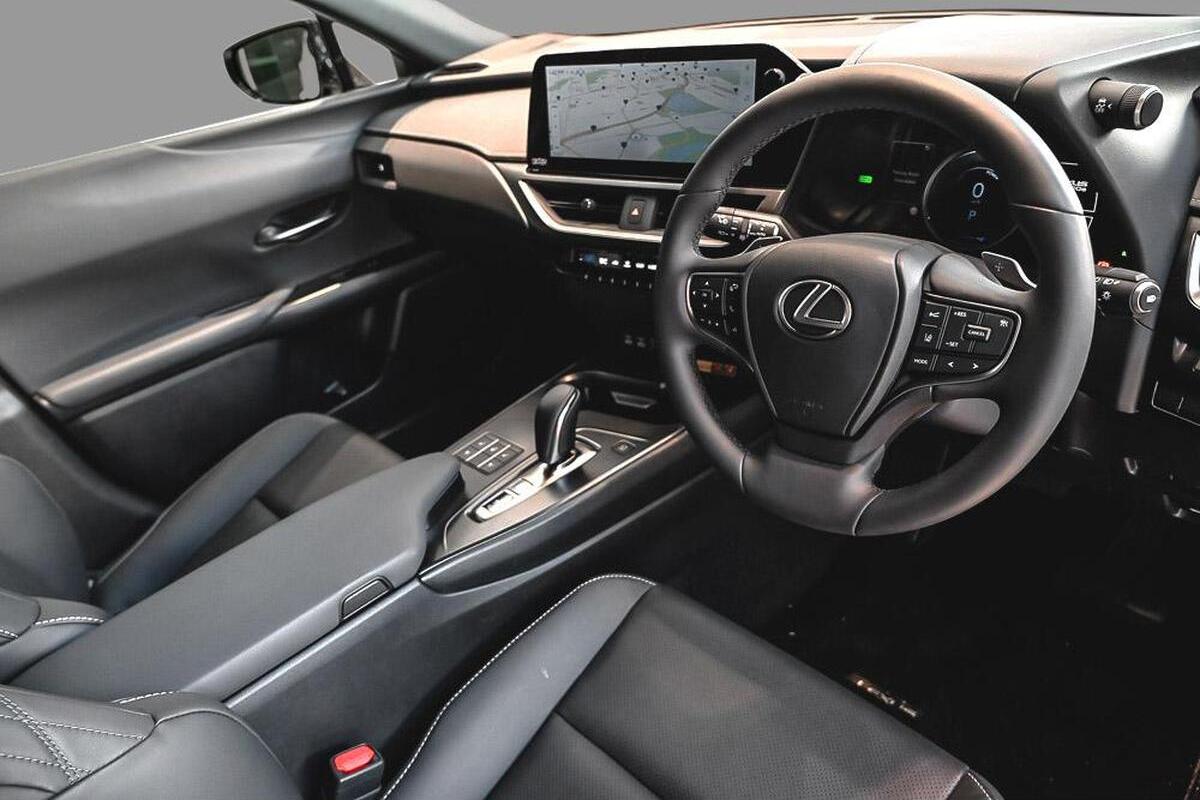 2024 Lexus UX UX300e Luxury Auto FWD image 4