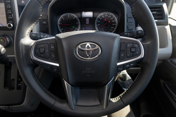 2022 Toyota HIACE LWB image 10