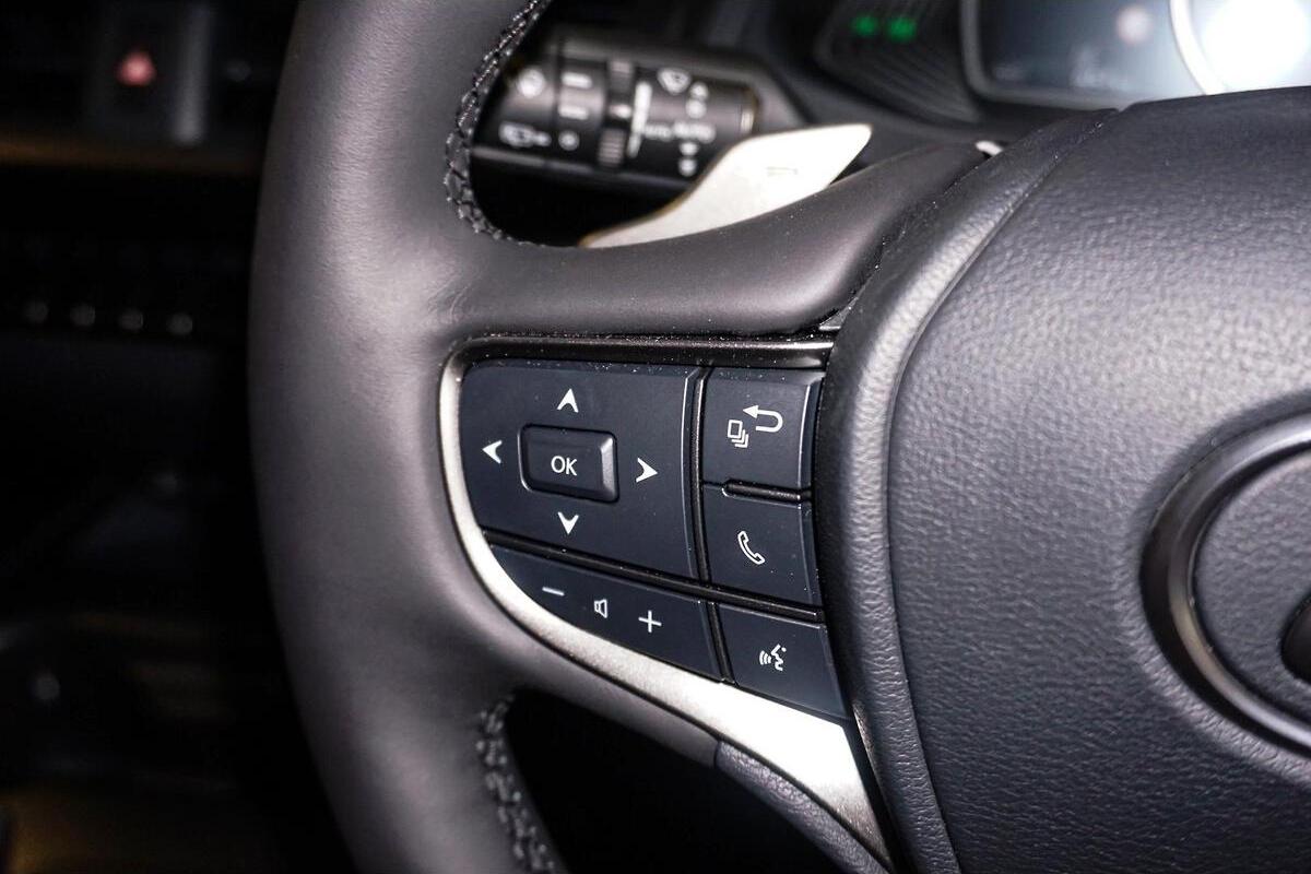 2024 Lexus UX UX300e Sports Luxury Auto FWD image 11