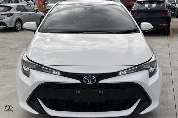 2022 Toyota Corolla Hatch Hybrid Ascent Sport image 4