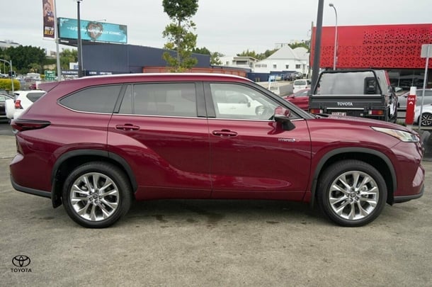 2024 Toyota Kluger Hybrid AWD GRANDE image 2