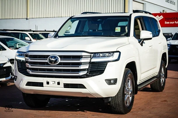 2025 Toyota Landcruiser VX image 4