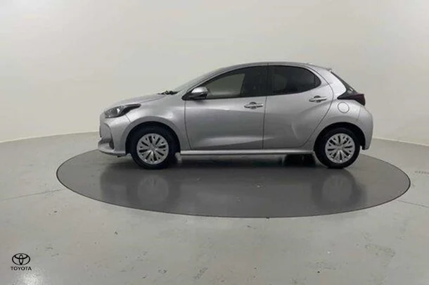 2023 Toyota Yaris Ascent Sport image 2