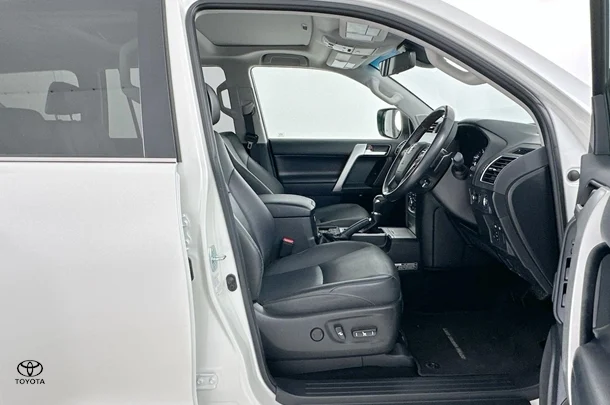 2022 Toyota Prado Kakadu image 16