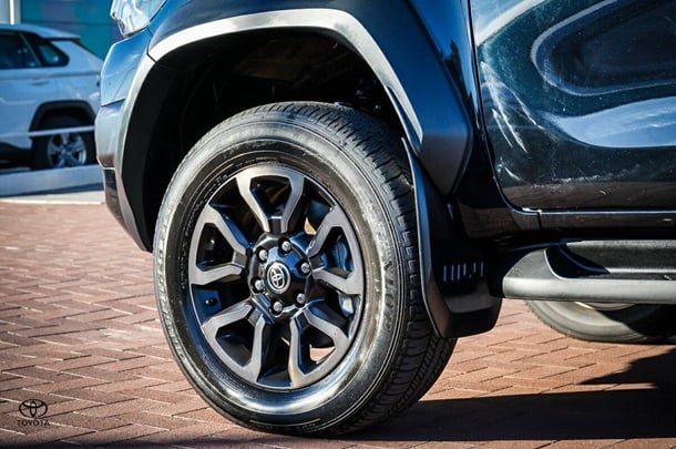 2022 Toyota Hilux 4x4 Rogue image 5