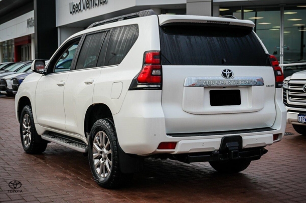 2021 Toyota Prado Kakadu image 6