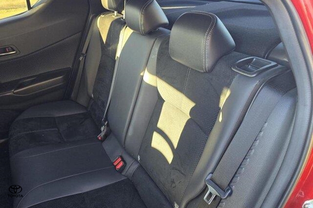 2021 Toyota C-HR Hybrid GR-S image 8