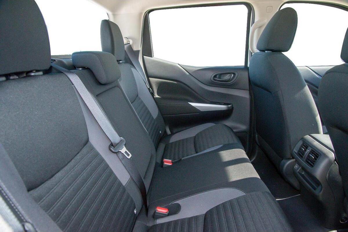 2025 Nissan Navara SL D23 Manual 4x4 MY24 Dual Cab image 9