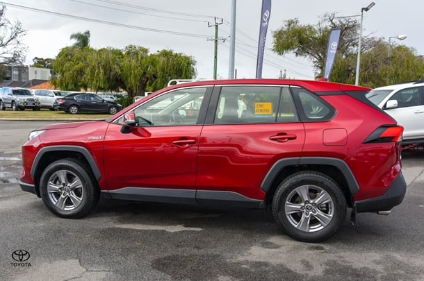 2023 Toyota Rav4 Hybrid GX image 4