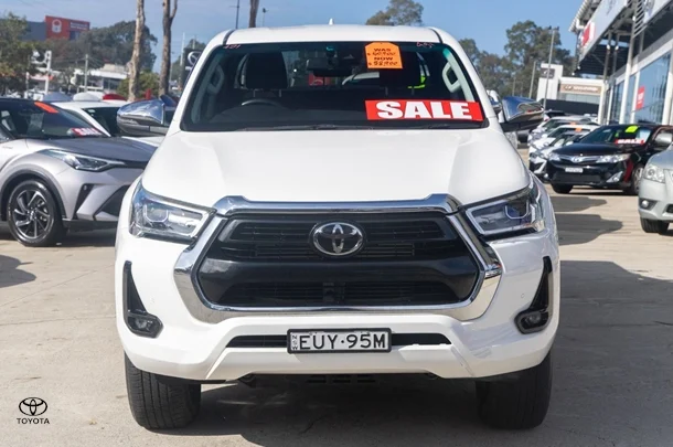 2022 Toyota HILUX SR5 image 3