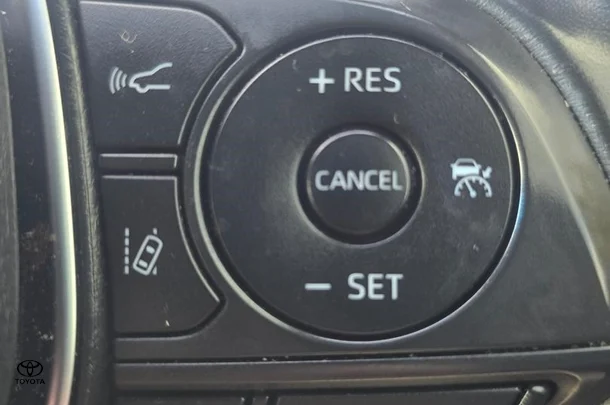 2021 Toyota Camry Hybrid Ascent Sport image 18