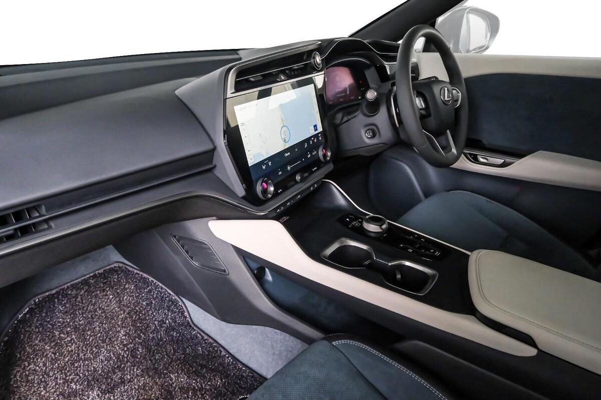 2025 Lexus RZ RZ450e Sports Luxury Auto image 7