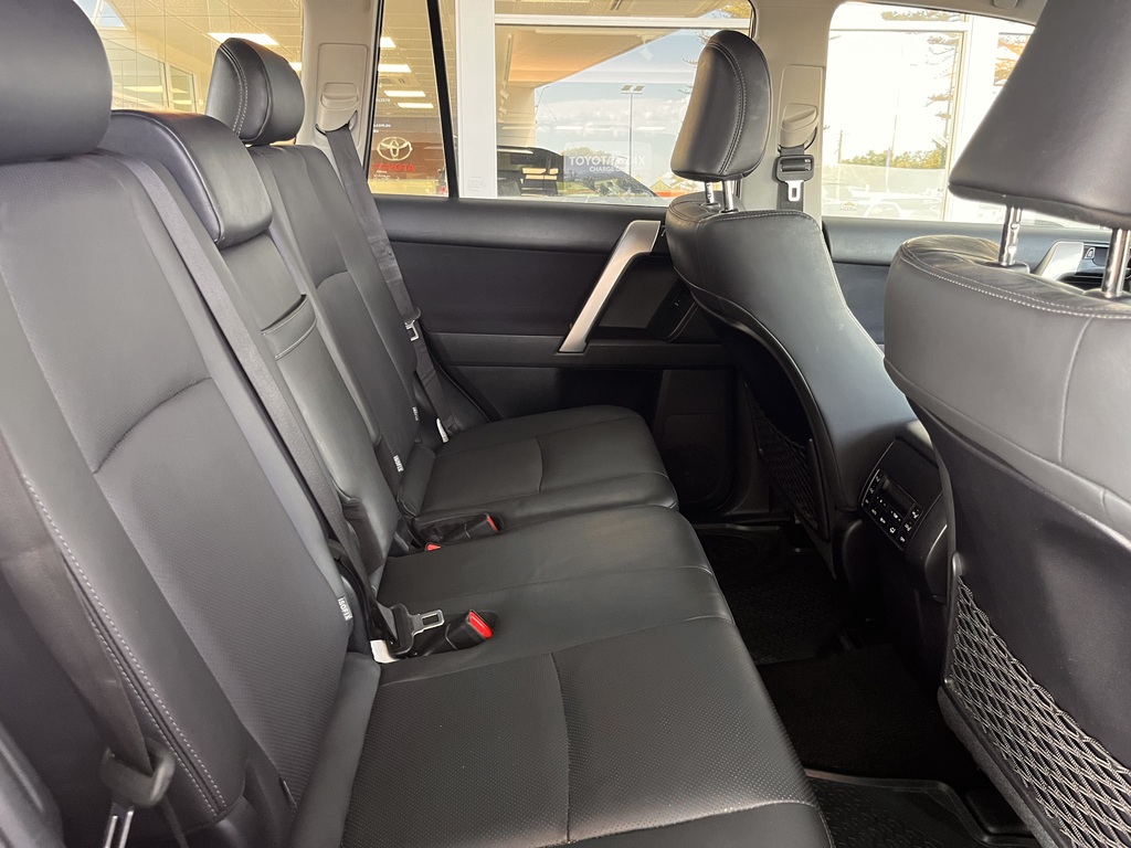 2022 Toyota Prado GXL image 11