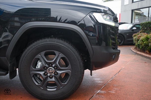 2023 TOYOTA Landcruiser GR-S image 23