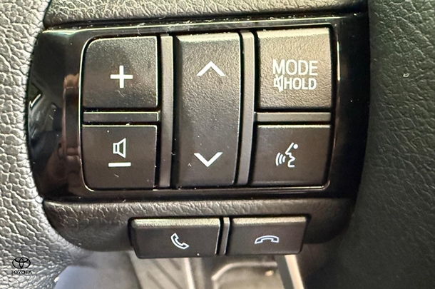 2021 Toyota HILUX SR5 image 24