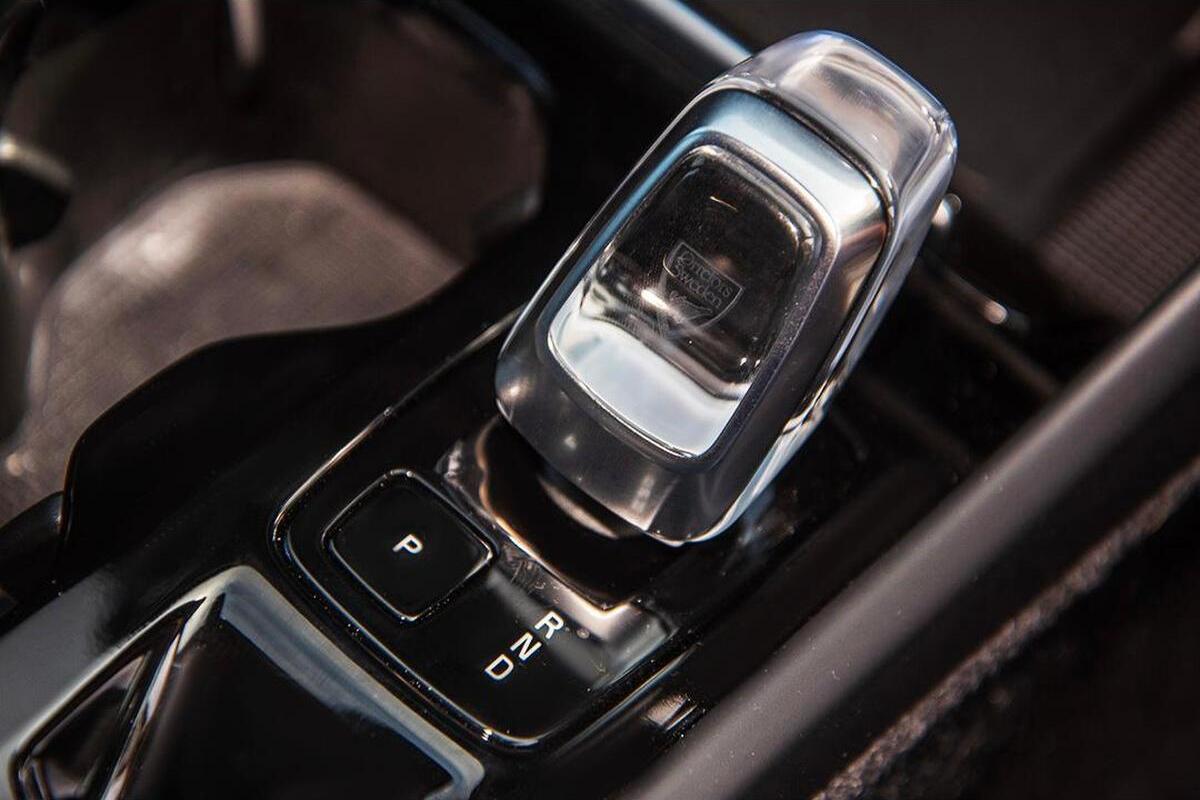 2024 Volvo XC40 Ultra B4 Dark Auto AWD MY25 image 16