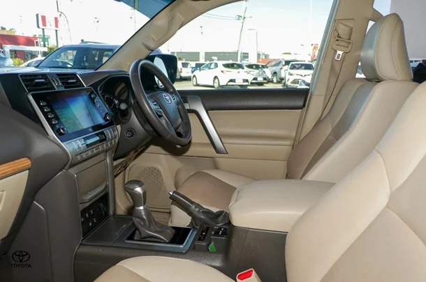 2021 Toyota Prado VX image 10