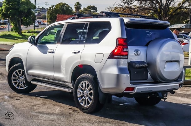 2019 Toyota Prado VX image 2