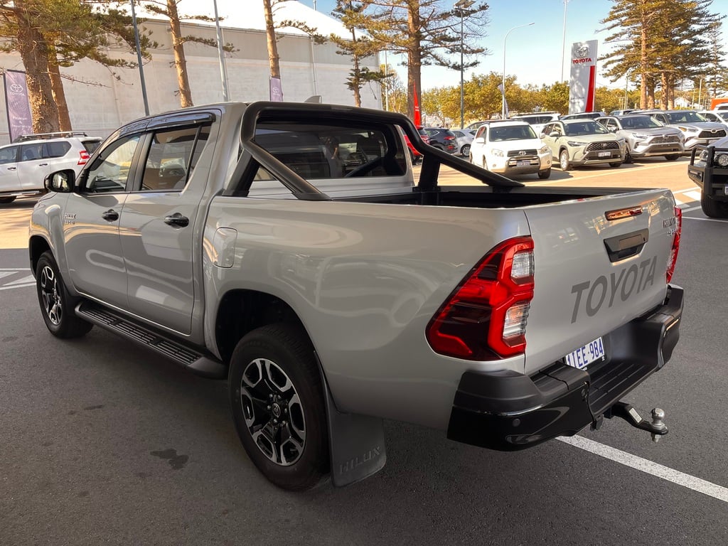 2024 Toyota Hilux SR5 image 5