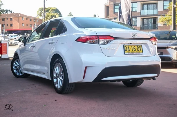 2021 TOYOTA Corolla Sedan SX image 2